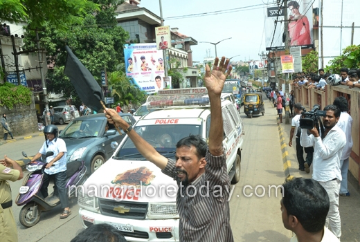 Yettinahole project protest 1